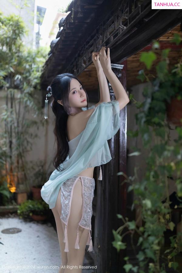 鱼子酱fish  [XiuRen]高清写真图 2024.04.19 No.8428 鱼子酱Fish 美腿性感第8张图片